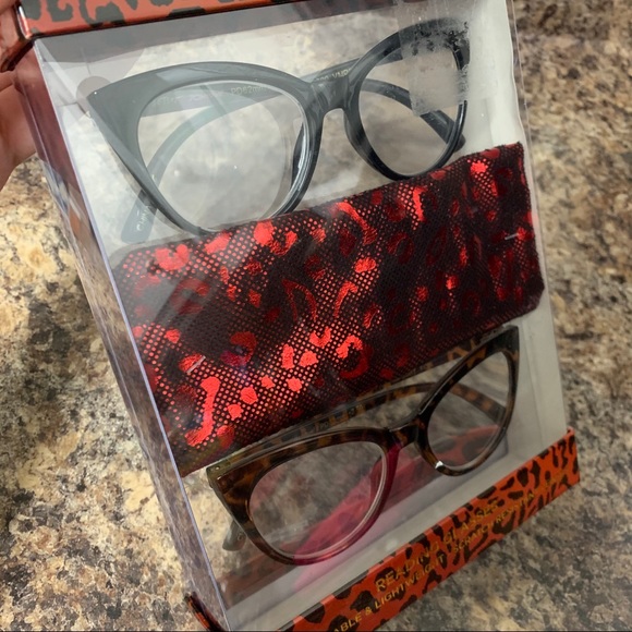 NIB Betsey Johnson Reading Glasses Set - Picture 5 of 5